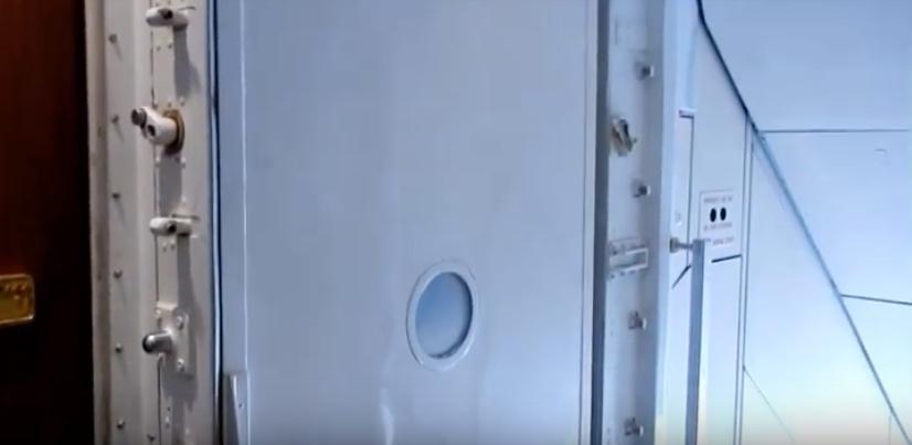 727EMERGRELDOOR.jpeg.413bb2e5805b396ce37acfcfd30e1542.jpeg