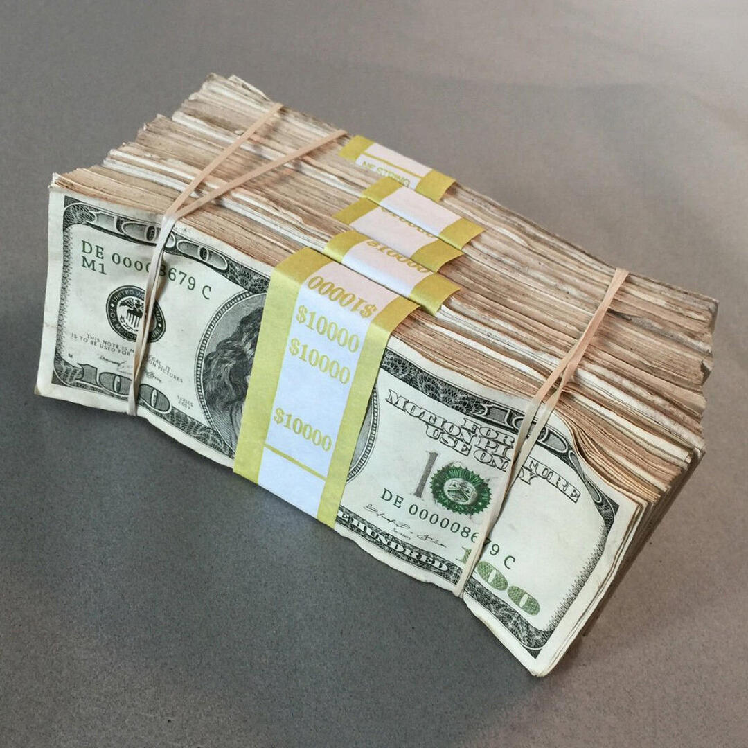 1078480638_500000-prop-movie-money-bundles-in-duffel-bag-4copy.thumb.jpg.0ee7a8d86b51e88c64a411bcf281cc0a.jpg